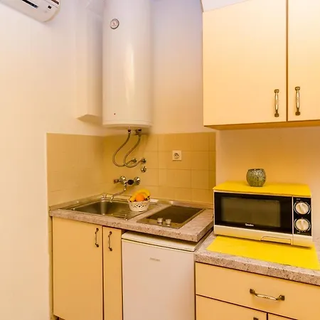 11 Stars Apartment *