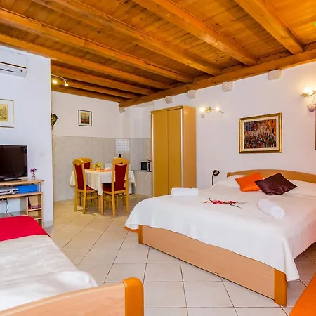 11 Stars Apartman